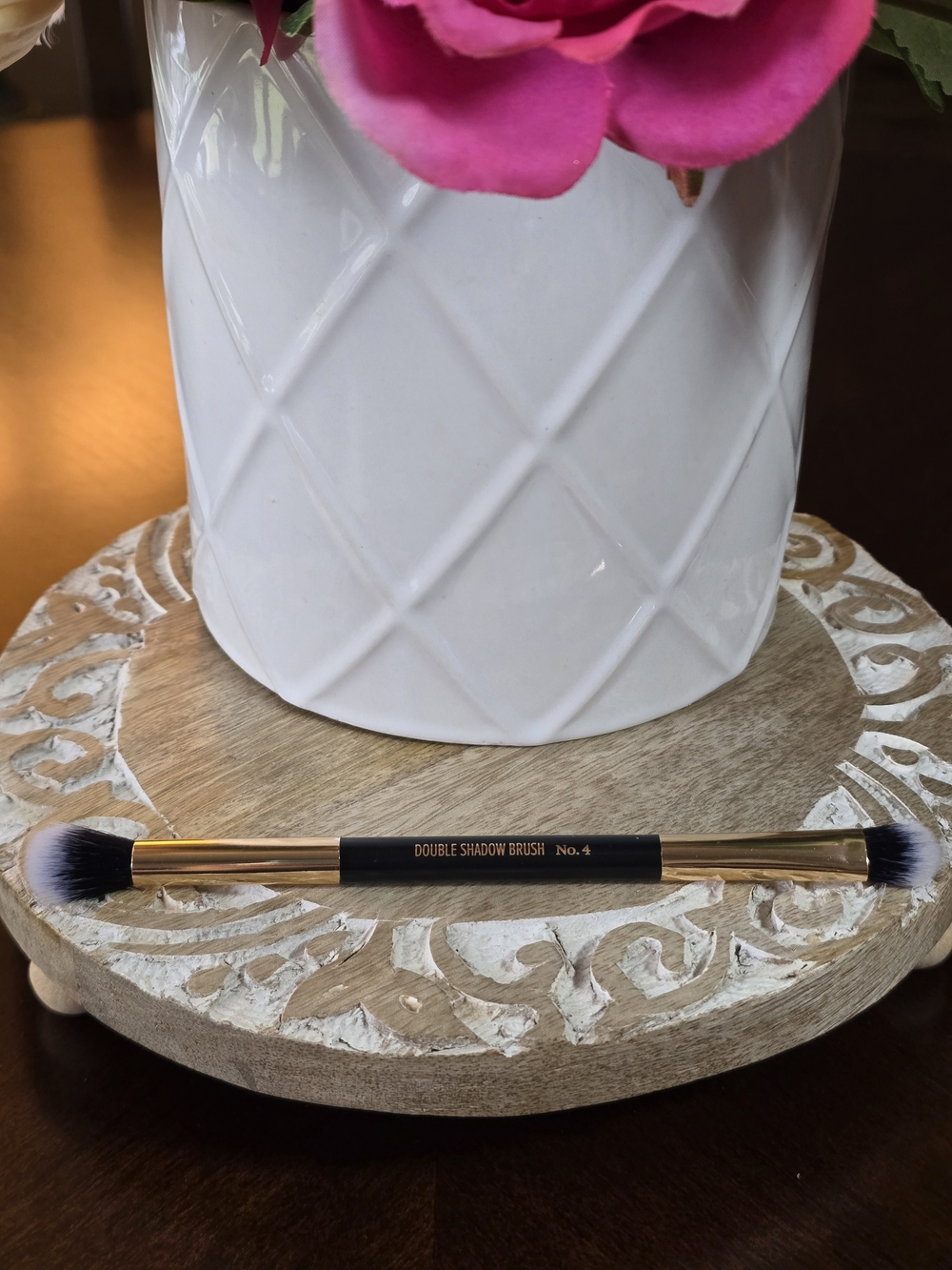 Double Shadow Brush No. 4 – Black and Gold Double-Ended Eye Brush